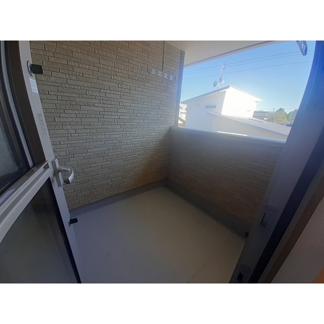 ����12