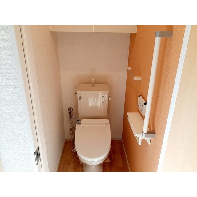 ����4
