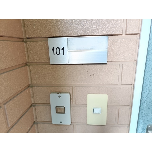 ����10