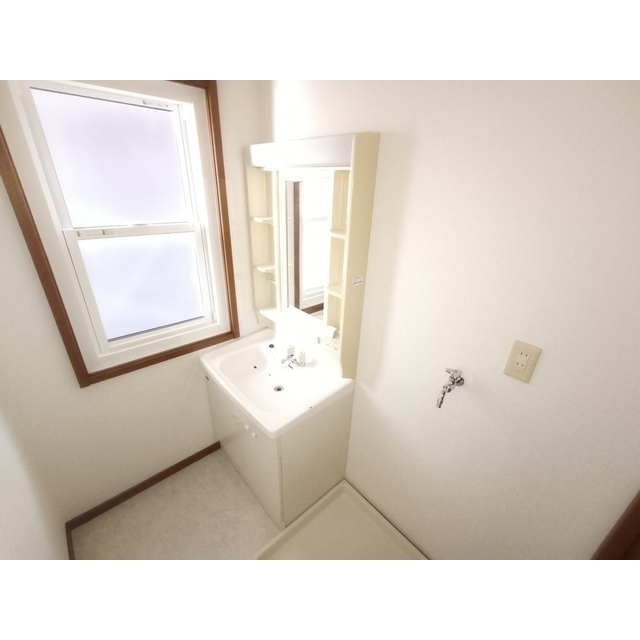����9