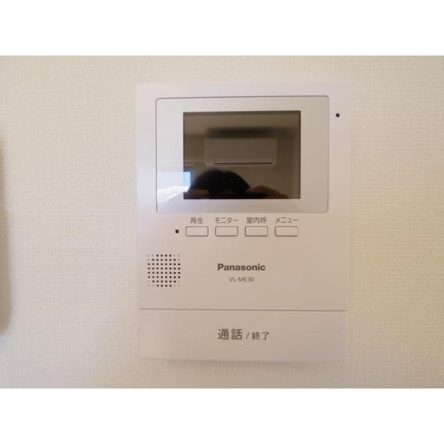 ����9