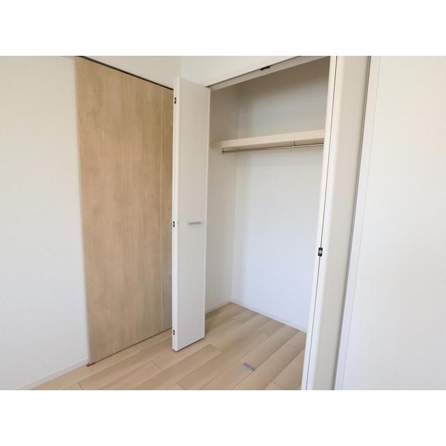 ����9