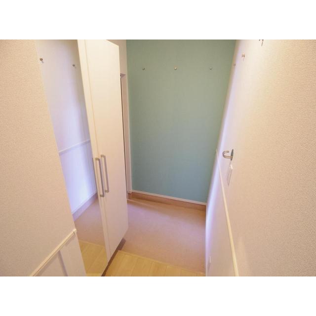 ����9