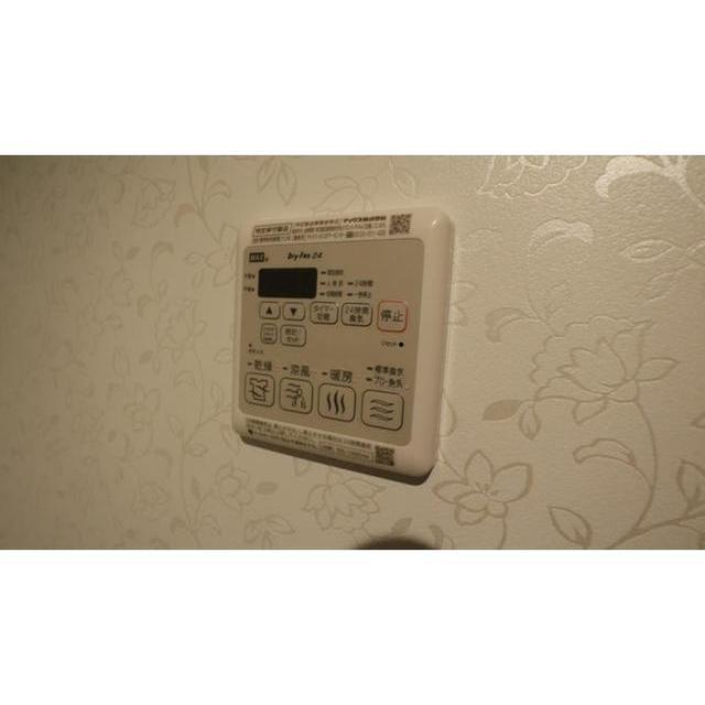 ����15