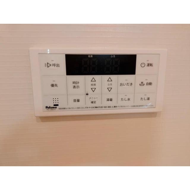 ����15