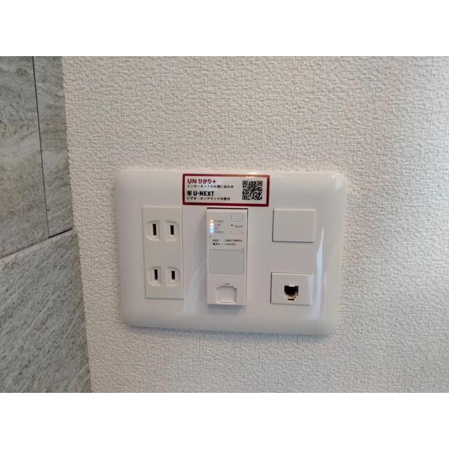����12