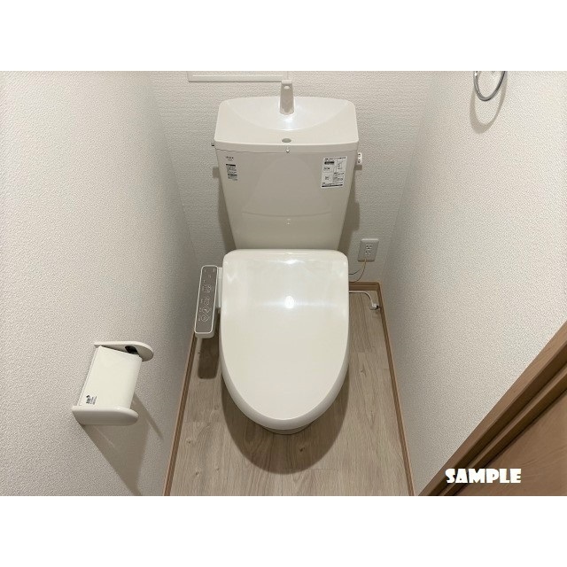 ����4