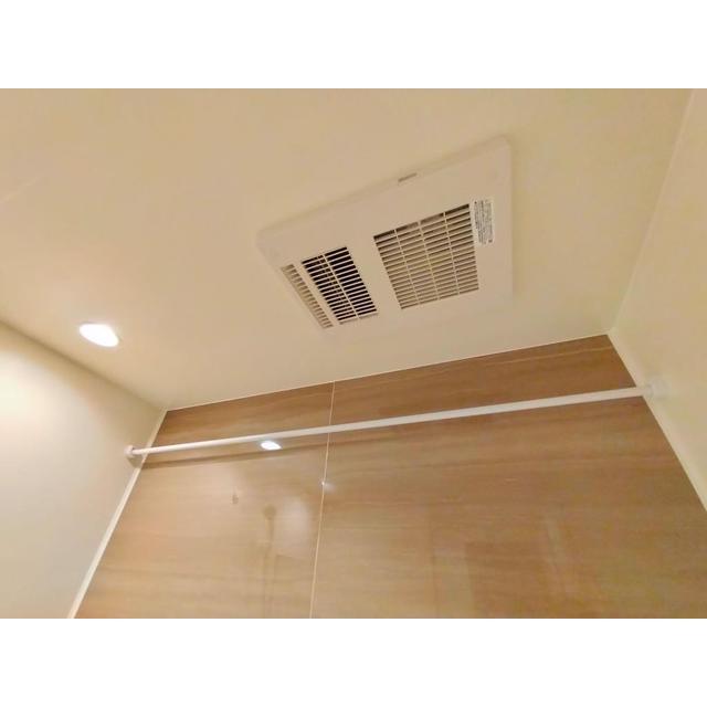 ����16
