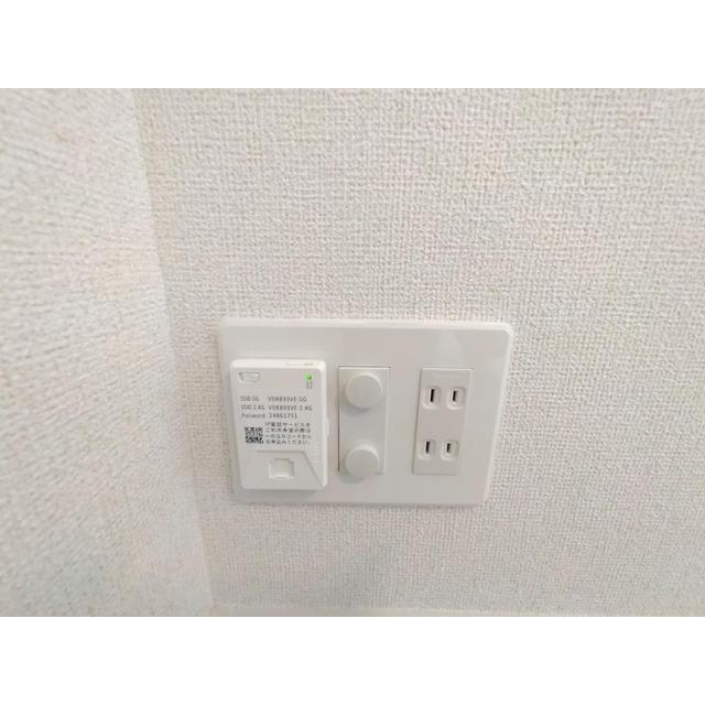����12