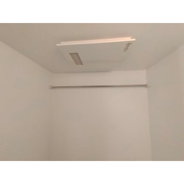 ����16