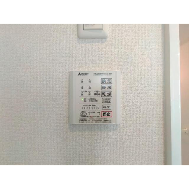����17