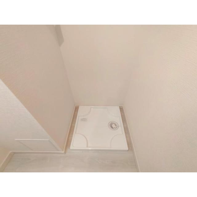 ����18