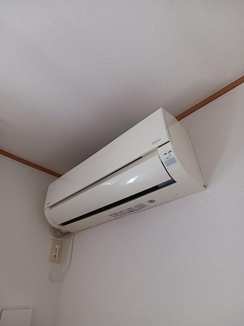 ����12