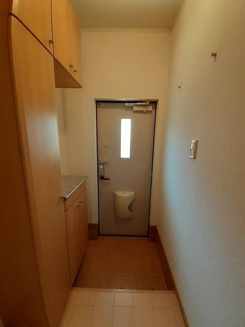 ����3