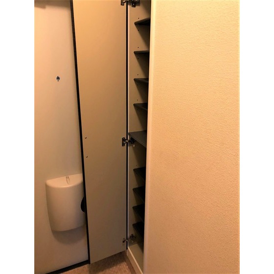 ����12