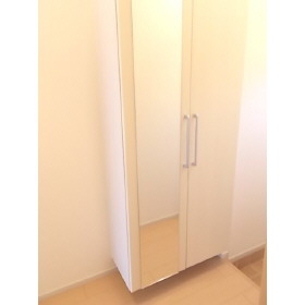 ����4