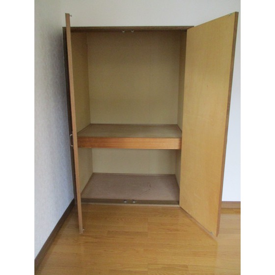 ����12