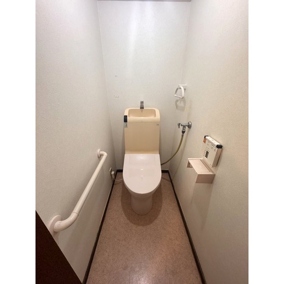 ����8
