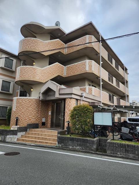 ���{��s�k�擌���Œ��Q��3�k�c�j