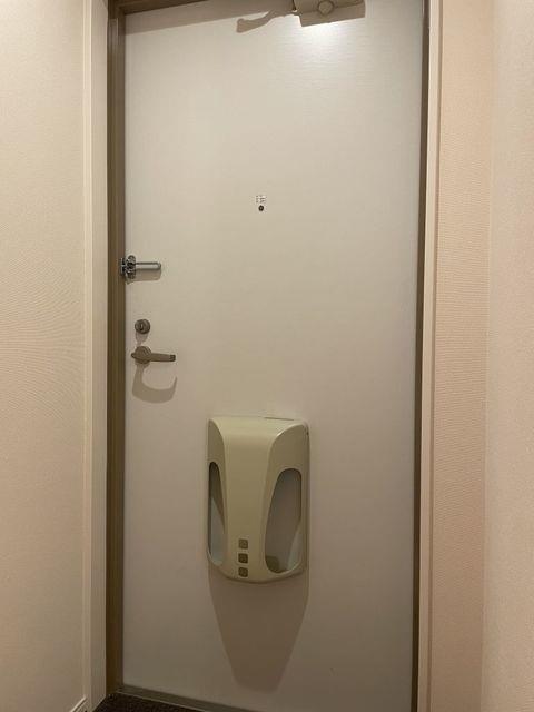 ����4