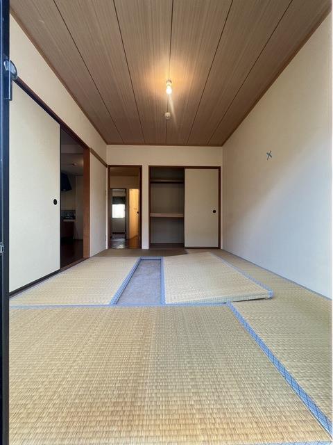 ����3