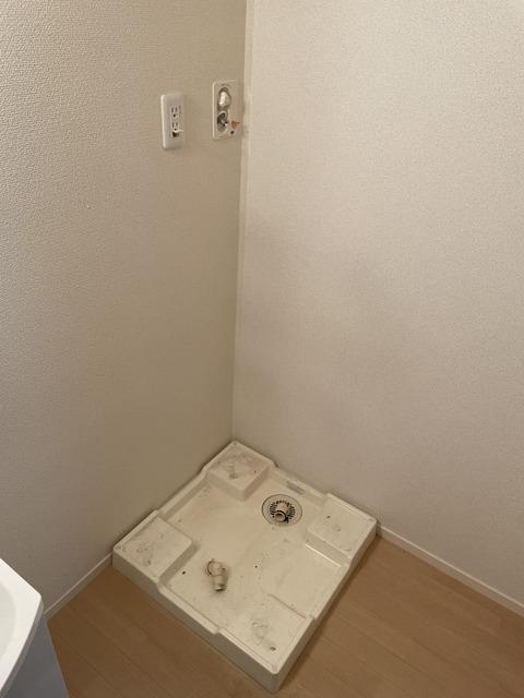 ����9