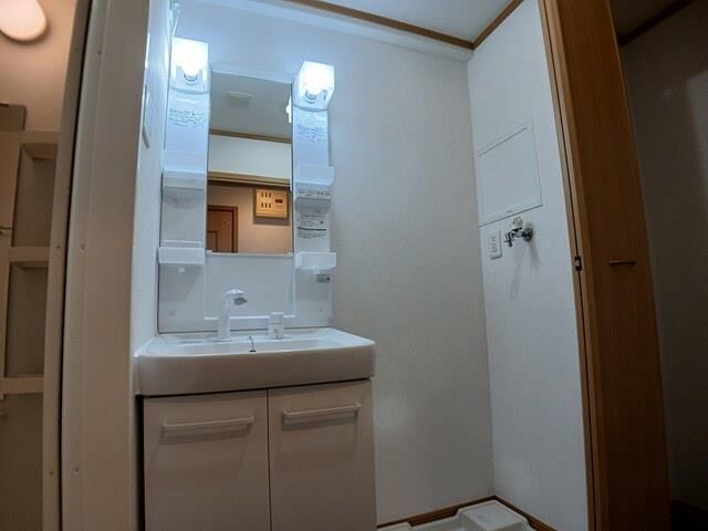 ����8