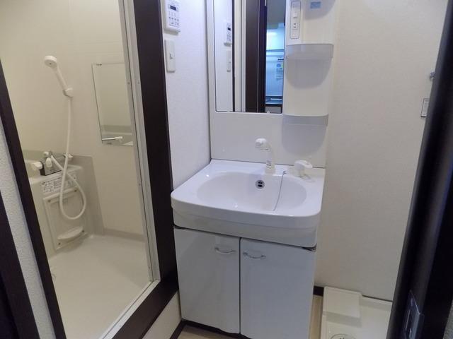 ����9