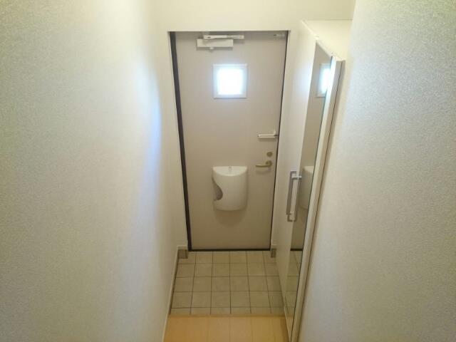 ����3