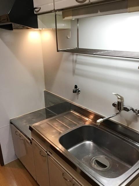 ����4