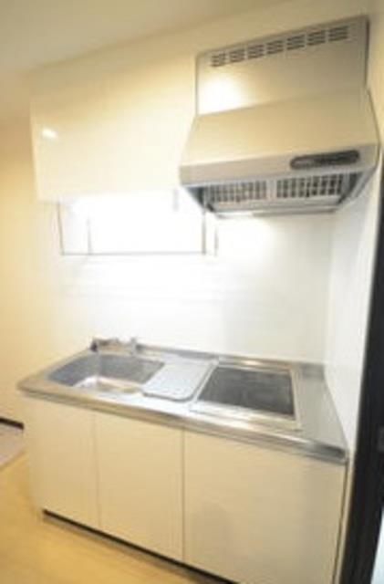 ����4