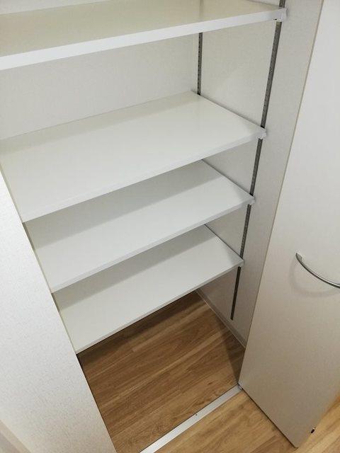 ����3