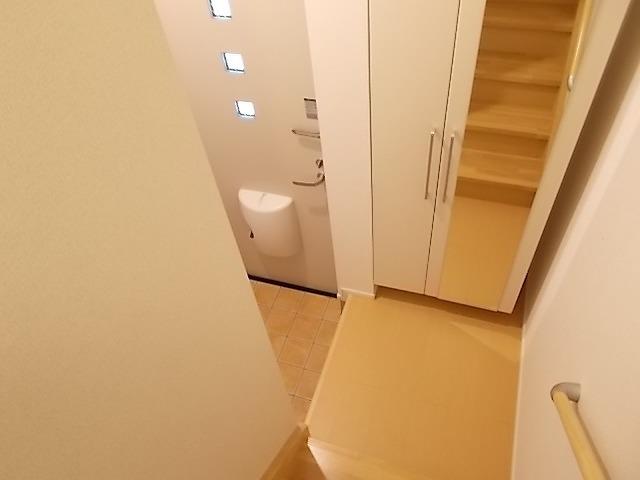 ����3