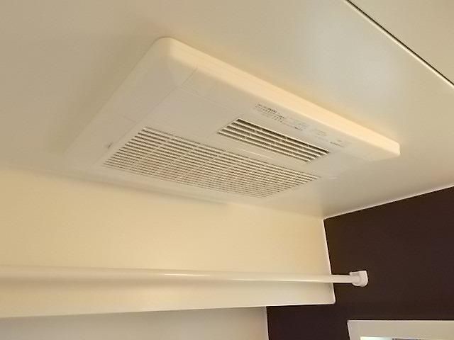 ����8