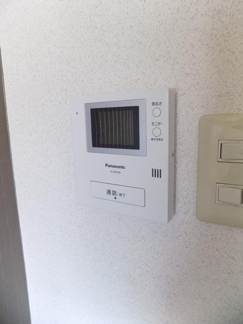 ����9