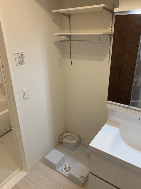 ����4