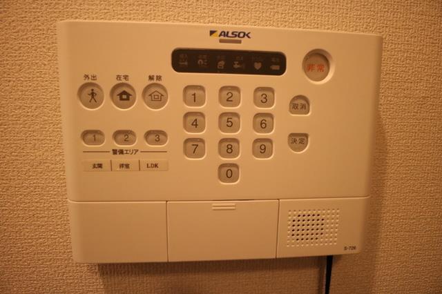 ����8