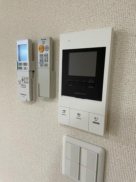����10
