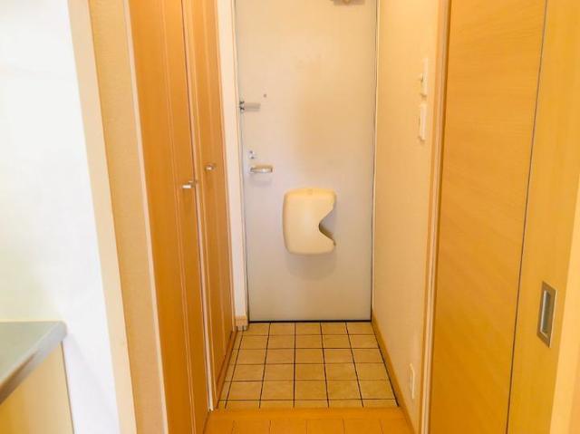 ����4