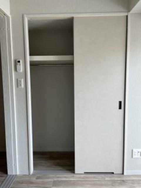 ����9
