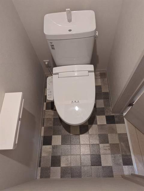 ����8