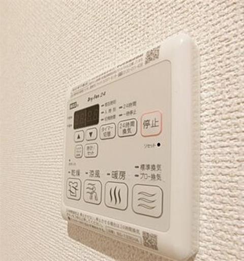 ����9