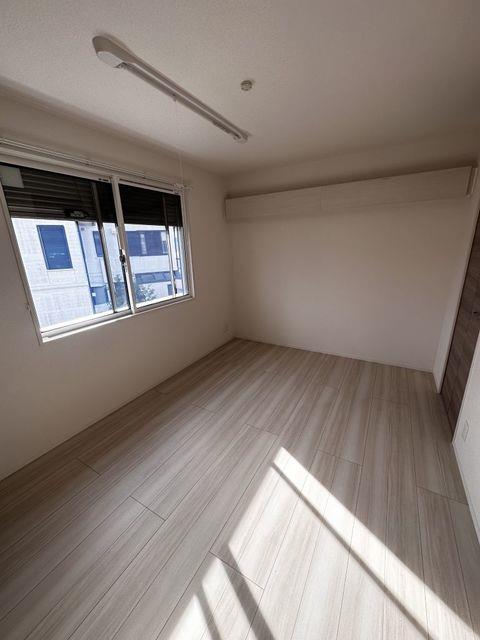 ����3