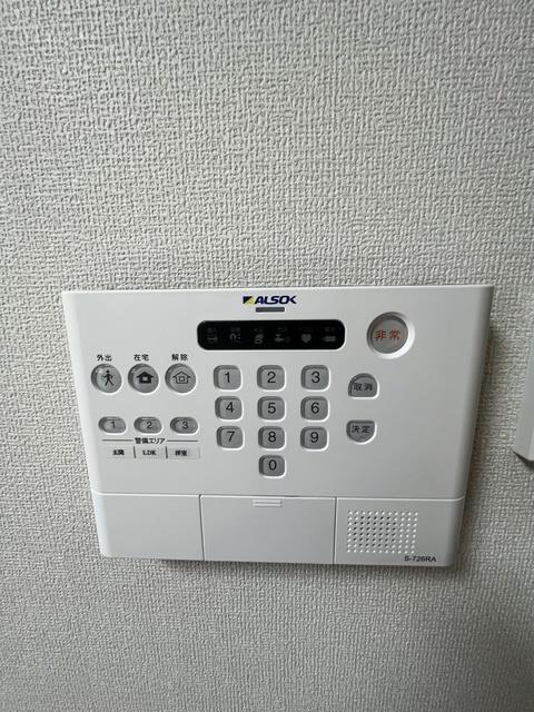 ����10