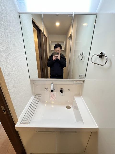 ����8
