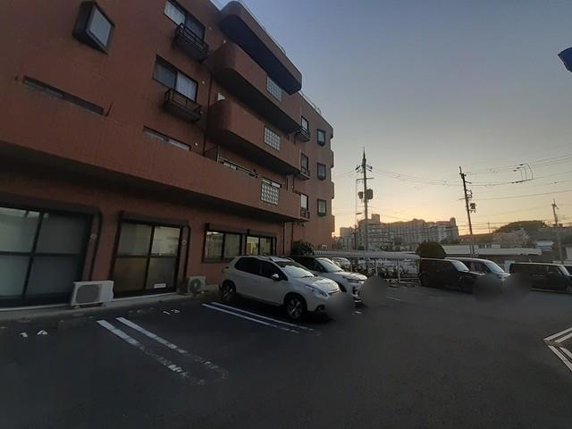 ����10
