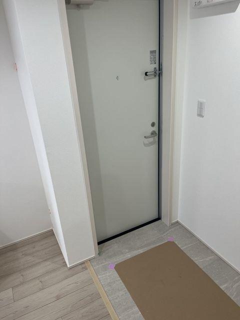 ����4