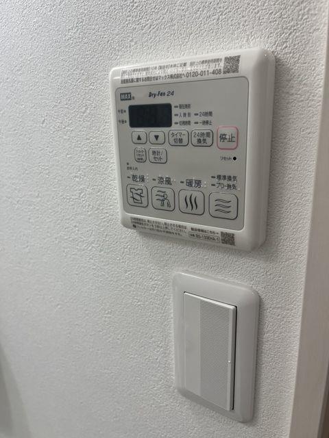 ����10