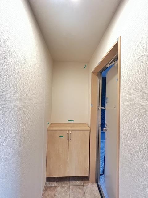����4