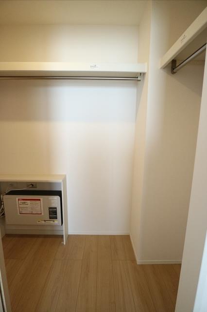 ����9